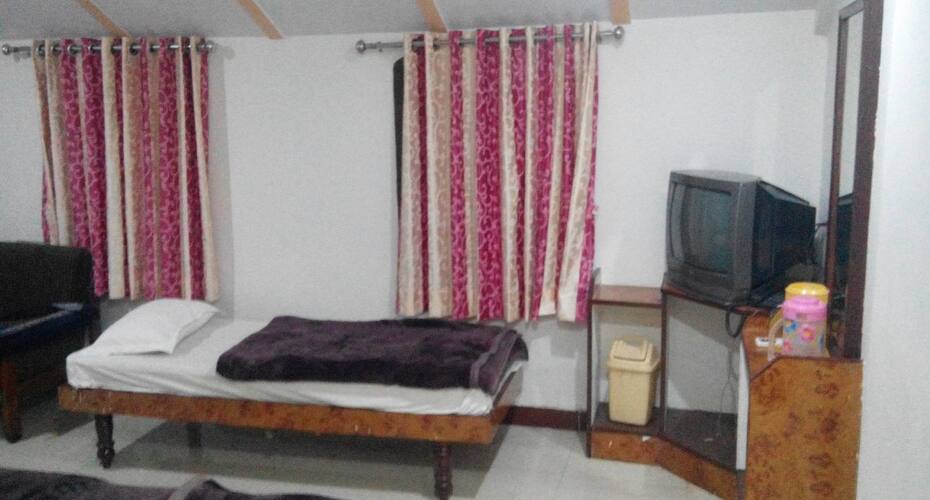 Akash Ganga Hotel, Mathura 5